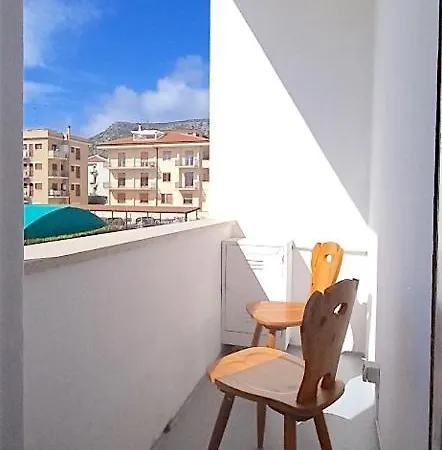 Casa Fronte Con Posto Auto Coperto Riservato